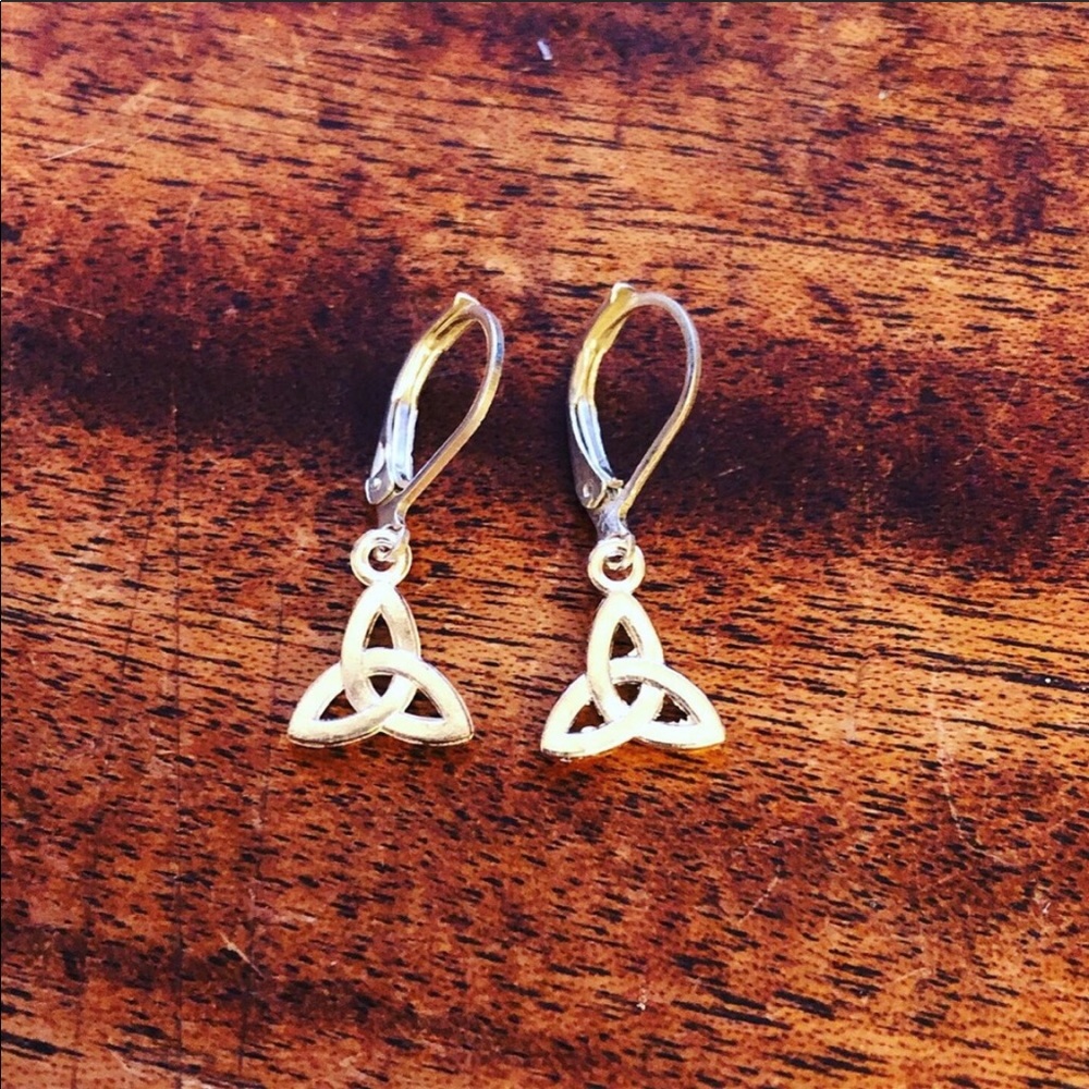 Celtic Knot Charming Earrings